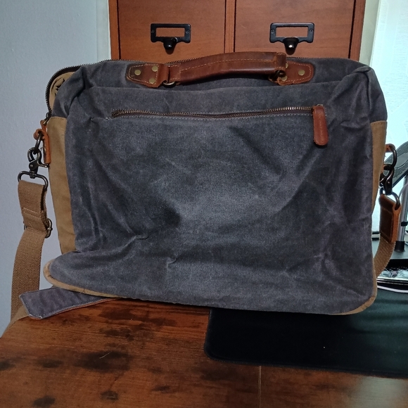 Newhey Messenger Bag_Unisex - Picture 3 of 7